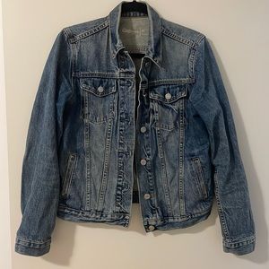 GAP denim jacket. Size medium.